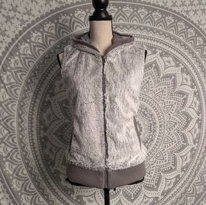 NWT Patagonia Conejo Grey Fur Zip Hooded Vest